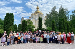 В Черкассах УПЦ организовала праздник для многодетных семей духовенства