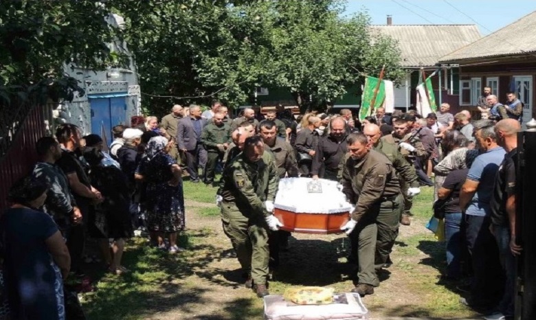 На Волині та Буковині священники УПЦ відспівали українських воїнів