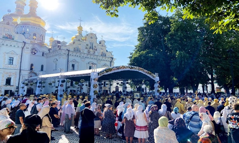 «Море» віруючих, святині та Хресний хід: у Києво-Печерській лаврі відзначили День Хрещення Русі – репортаж