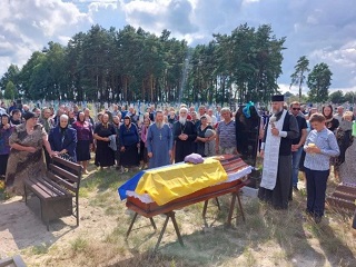 Священники УПЦ відспівали дев’ятьох загиблих українських воїнів