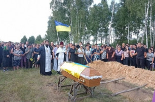 Священники УПЦ у семи єпархіях відспівали українських воїнів