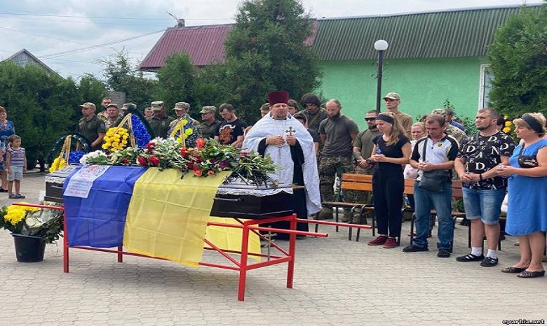 Священники восьми єпархій УПЦ відспівали українських воїнів