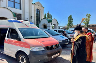 Запорізьким медикам за підтримки УПЦ передали машини швидкої допомоги