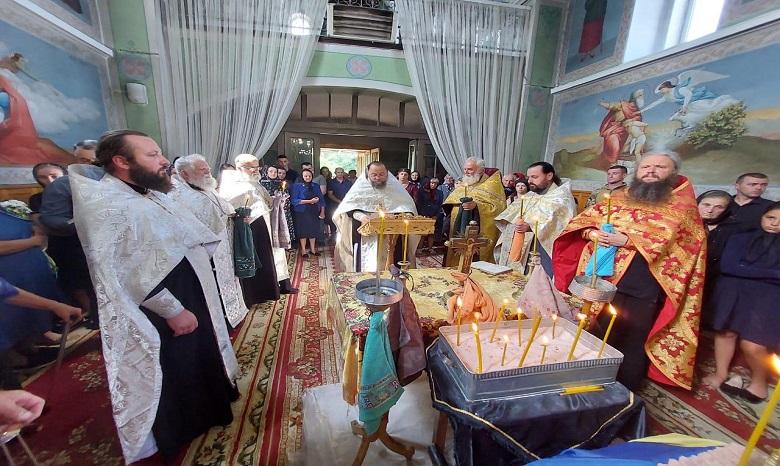Священнослужителі п'яти єпархій УПЦ відспівали загиблих українських воїнів