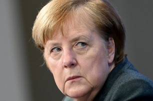 Подоляк назвав Меркель людиною, що поставила Європу в тотальну залежність від російських енергоносіїв